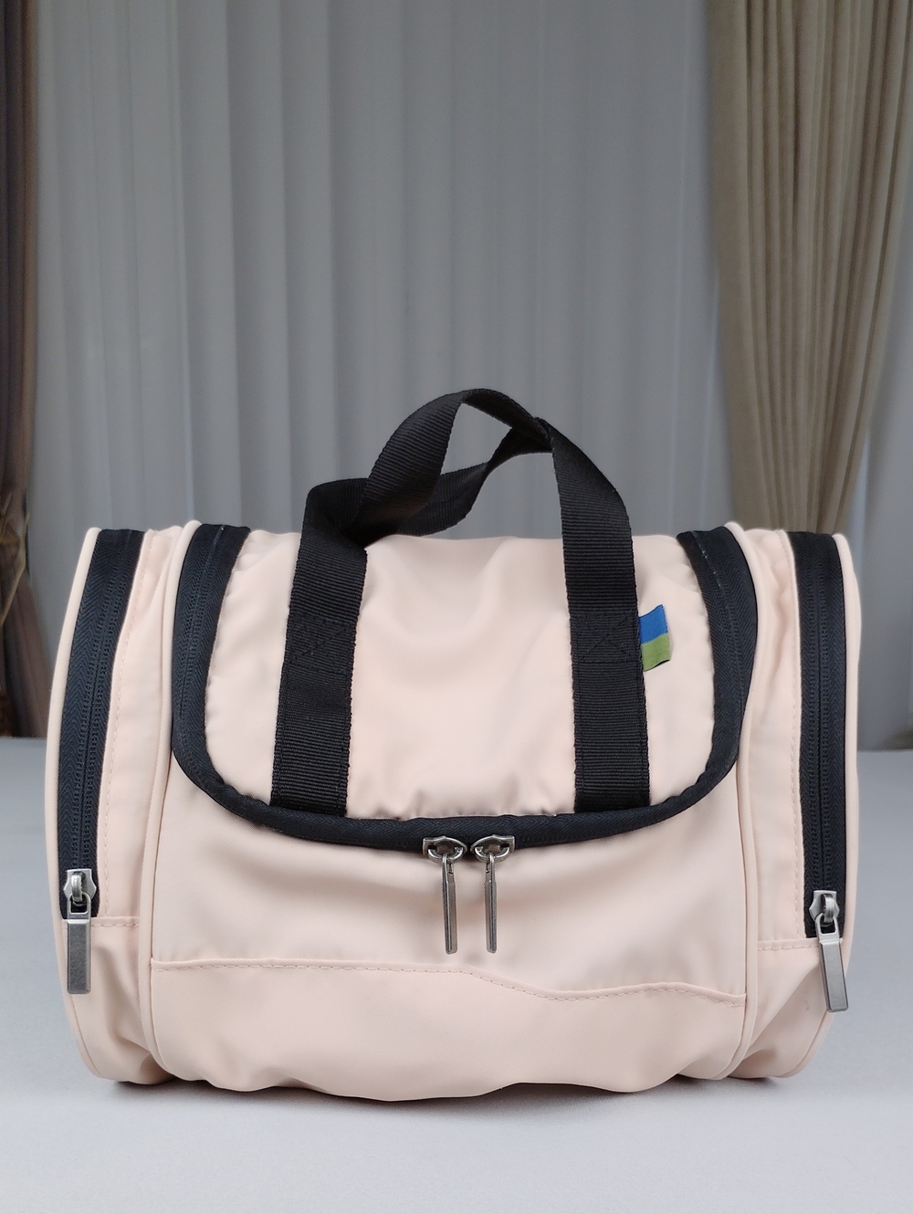 Open Story Women's Hanging Toiletry Bag in Light Pink
